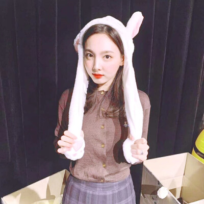 Nayeon
阭悻