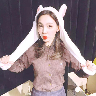 Nayeon
阭悻