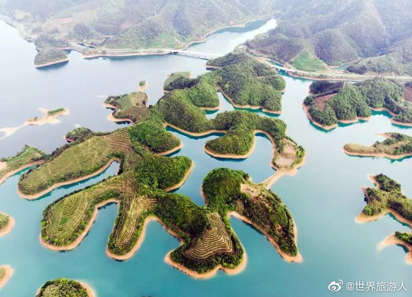 4月去哪儿玩？以下几个旅游圣地你会去哪一个？八达岭长城长白山喀纳斯湖九寨沟丽江古城承德避暑山庄黄山武陵源日月潭天涯海角