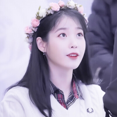 IU 李知恩
原截 完三恩