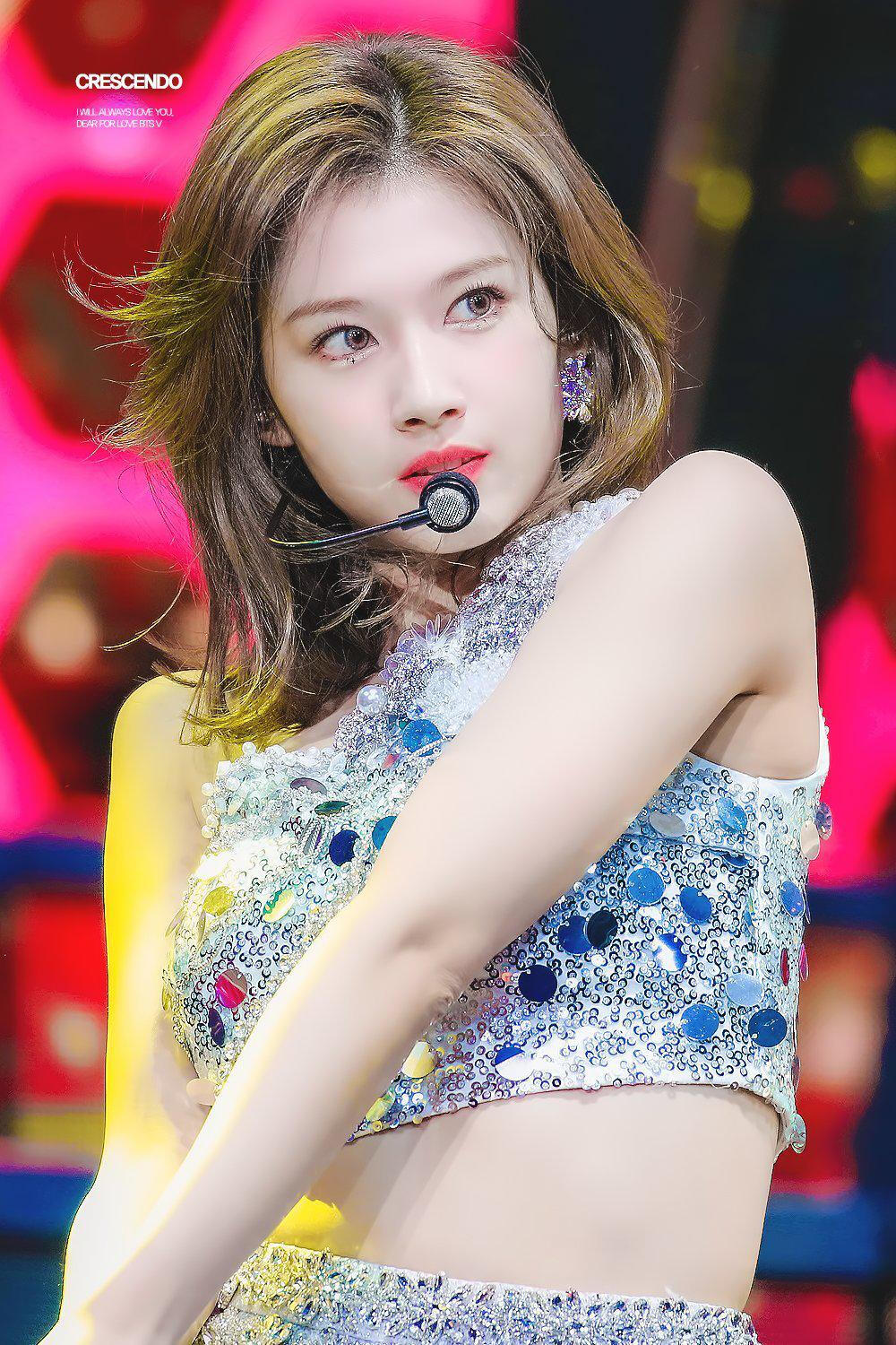 湊崎紗夏.
Sana.