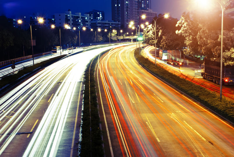 现代城市夜景-macw图片素材
超清原图下载：https://sc.macw.com/atlas/194_1.html
夜景在现实生活中，夜景光源为月光、星光及生活照明的灯光，其亮度大多数情况不能满足影视摄影的要求。在影视摄影中多用人工光照明拍摄夜景，尤其是带人物的镜头。超清原图到macw.com下载。