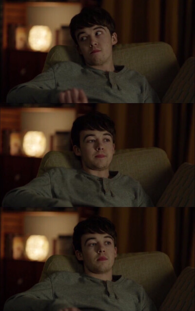 《黑镜》拼图。
Alex Lawther～