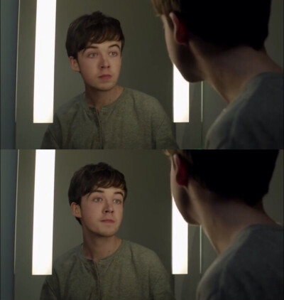 《黑镜》拼图。
Alex Lawther～