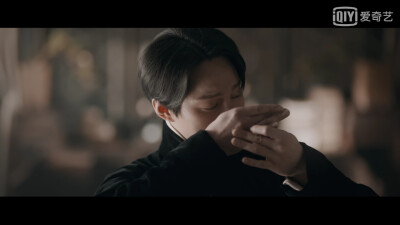 鬓边不是海棠红