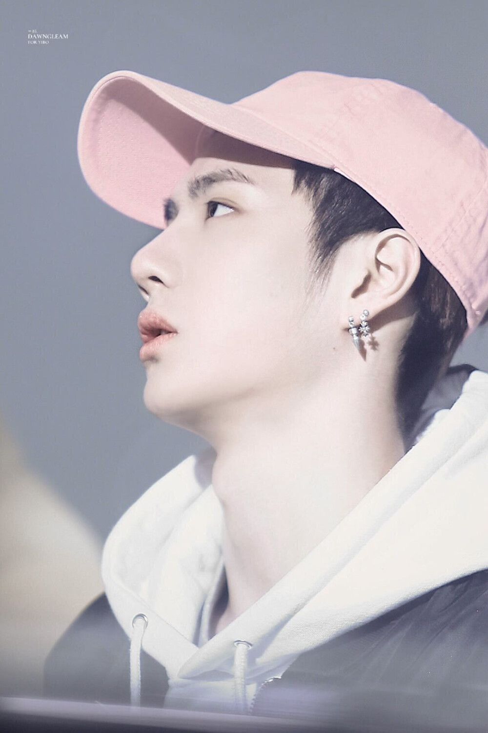 王一博壁纸 耶啵壁纸 高清 手机背景王一博