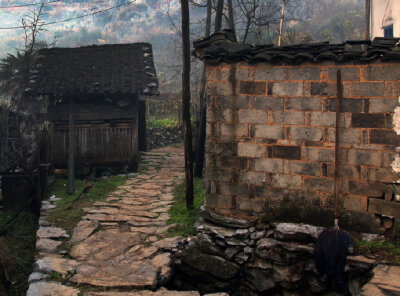 零落闲边句，逍遥事外身。村东褚草蕈，一笑得常珍。