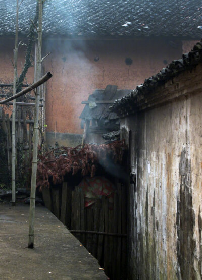 零落闲边句，逍遥事外身。村东褚草蕈，一笑得常珍。