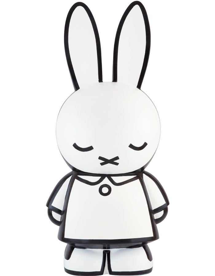 “二維的米菲”（Miffy in Two Dimensions）
祖父江慎，設(shè)計(jì)師
在日本，有許多與米菲相關(guān)的書籍都是祖父江慎設(shè)計(jì)裝幀的
