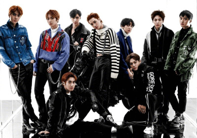 EXO八周年