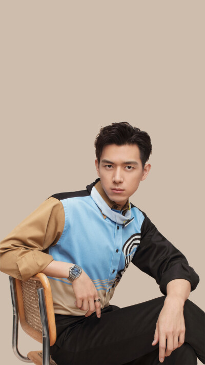 李现 VogueMe
cr. 薄荷萌现