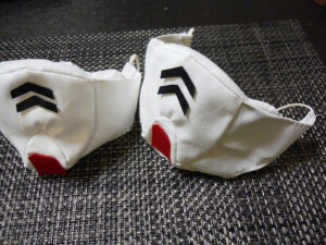 岛民自制的高达口罩