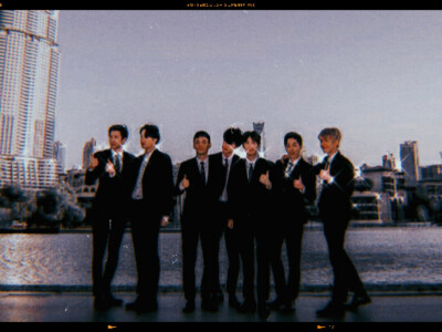 2012.4.8——2020.4.8
八年 我们之间才是新的开始
“我试图用那些漂亮的句子来形容你，但是不行。
我字字推敲写出长长一段话，你眉眼一弯熠熠生辉，就让我觉得，不行，这些文字写不出你眼里的星辰，写不出你唇角的…