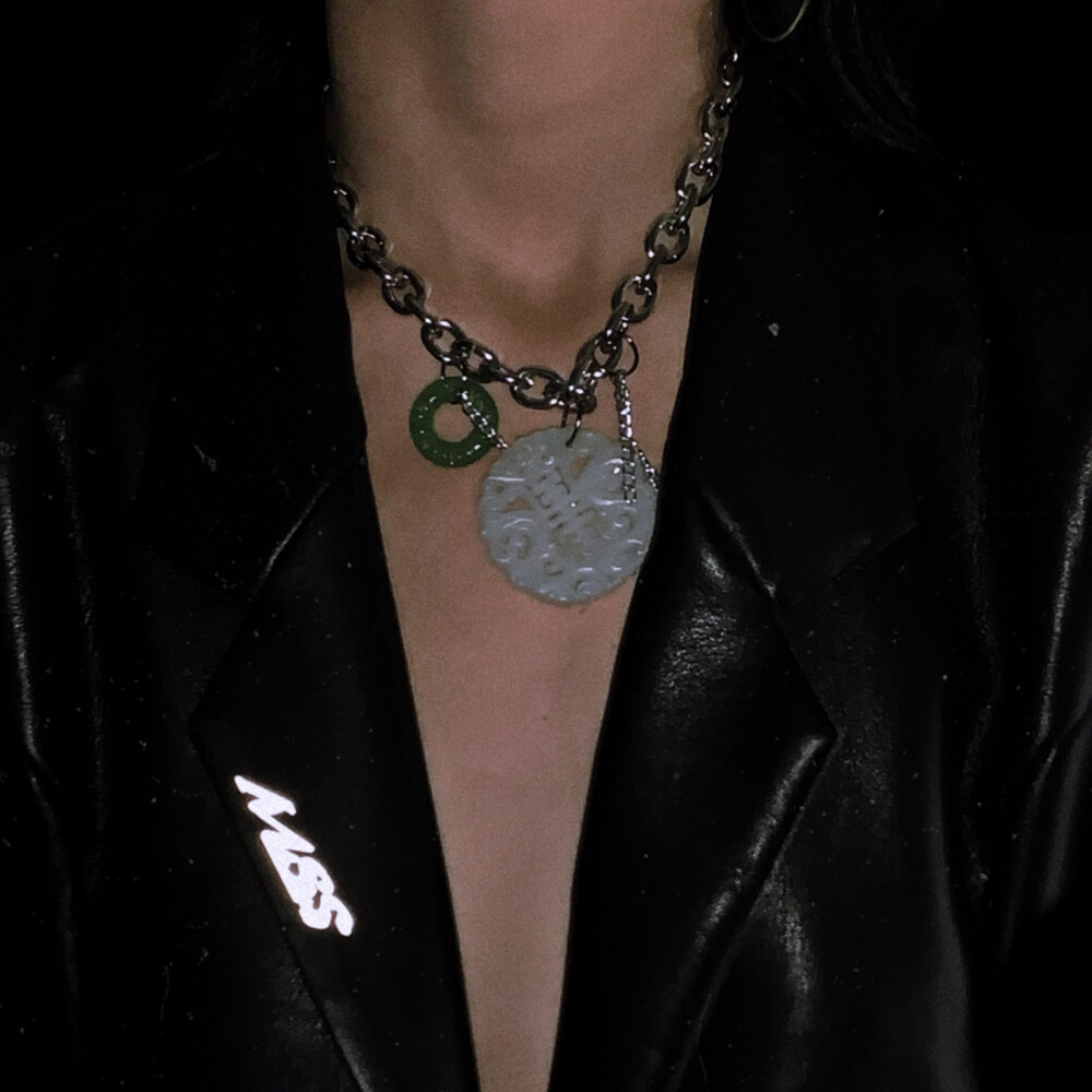 你喜欢的男孩子用着你给他找的头像在钓别的女孩子