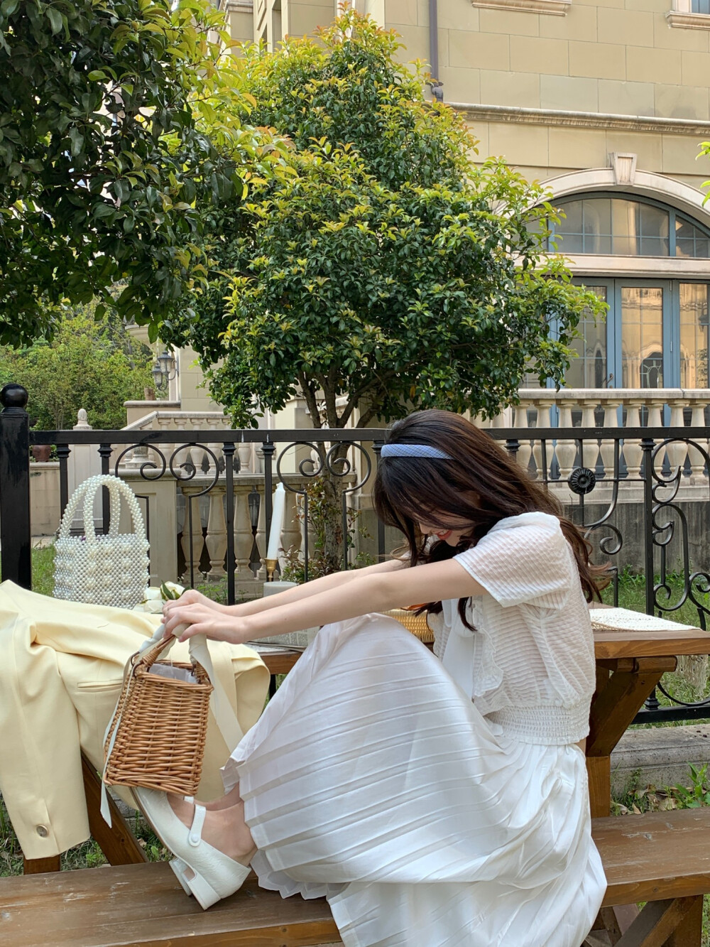 梁子玥越 网红 中国 穿搭 日常 壁纸 女头 头像 自拍 对镜拍 美女 微博搬运