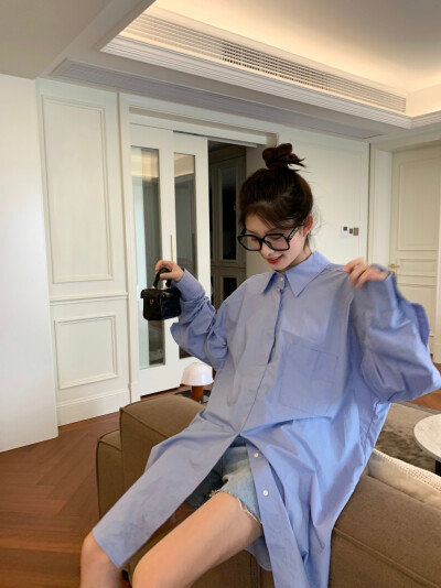 梁子玥越 网红 中国 穿搭 日常 壁纸 女头 头像 自拍 对镜拍 美女 微博搬运