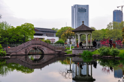 月湖