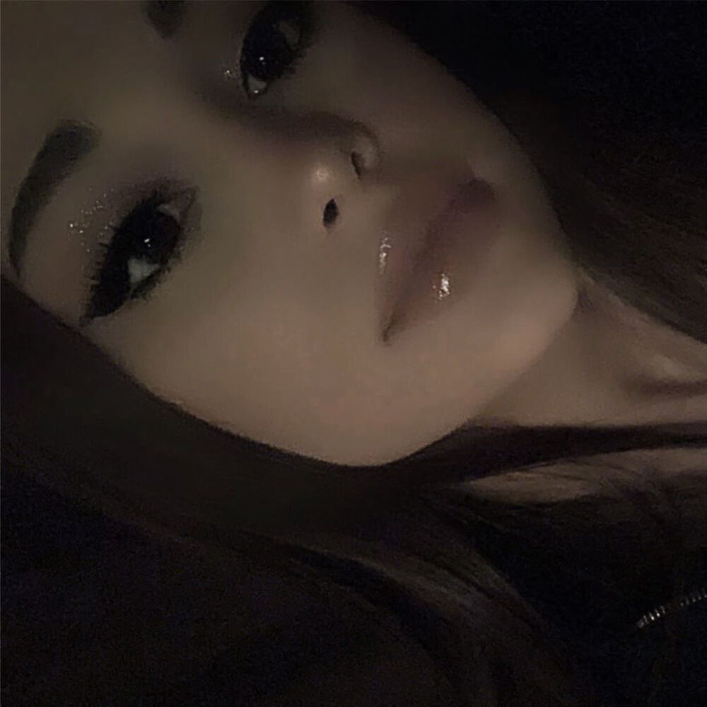 Ariana Grande a妹 杏菜 欧美 身材 歌手 天后 小牛 美女 壁纸 头像 ins搬运 爱丽安娜 diva 自拍 黑白 女头 