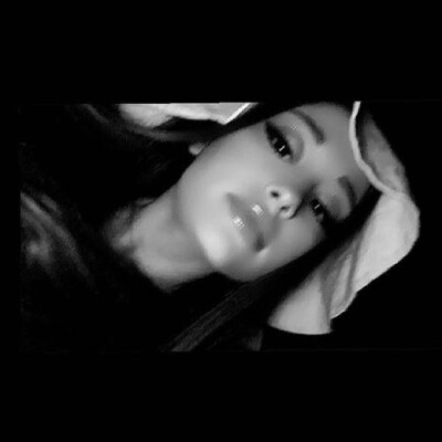 Ariana Grande a妹 杏菜 欧美 身材 歌手 天后 小牛 美女 壁纸 头像 ins搬运 爱丽安娜 diva 自拍 黑白 女头 