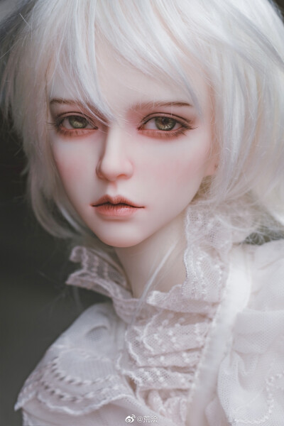 #娃娃bjd#
妆师:荒浍（图源微博）