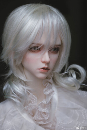 #娃娃bjd#
妆师:荒浍（图源微博）