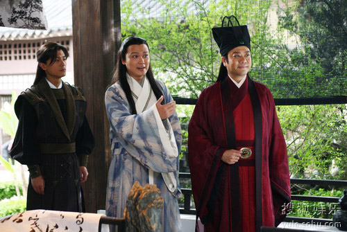 天师钟馗
李立 饰 王富曲
刘红雨 饰 柳含烟
欧阳震华 饰 钟馗