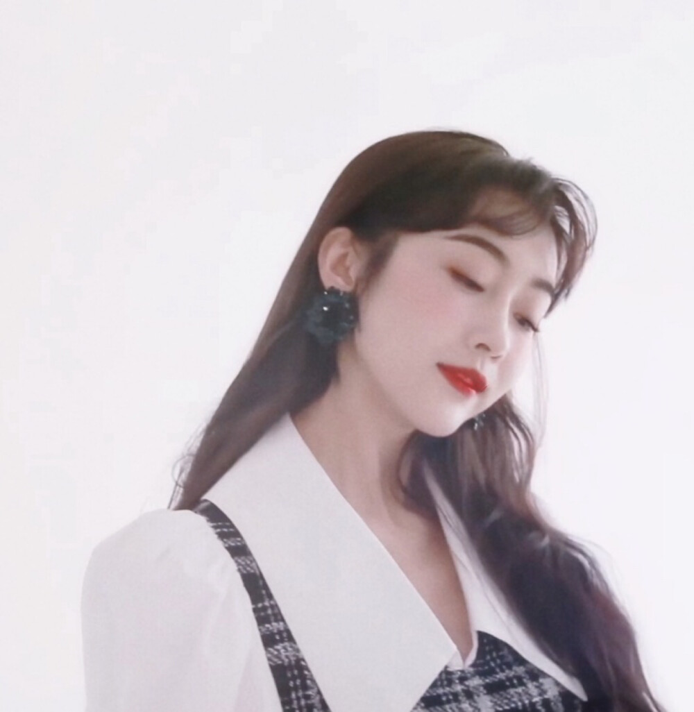 宣璐头像拿图扣1