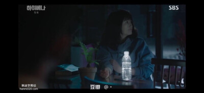 水果叉 手机打灯 厨房瓷砖 叠垃圾袋 地毯 洗手池