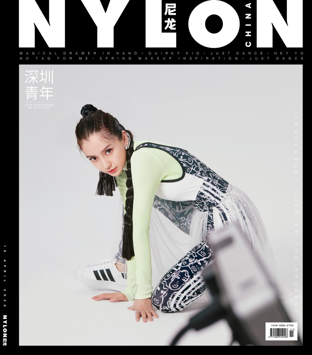 《NYLON 尼龙》四月刊封面——angelababy
#Angelababy麻花辫封面#
摄影：@姜南Nam
监制：@CokeHoHoHo
编辑：@俊琪吧
发型：@刘雪亮MQstudio
化妆：@春楠
造型：@z1ceng
制片：@BiBo毕  
撰文：徐爱炜 
设计：@椰汁人