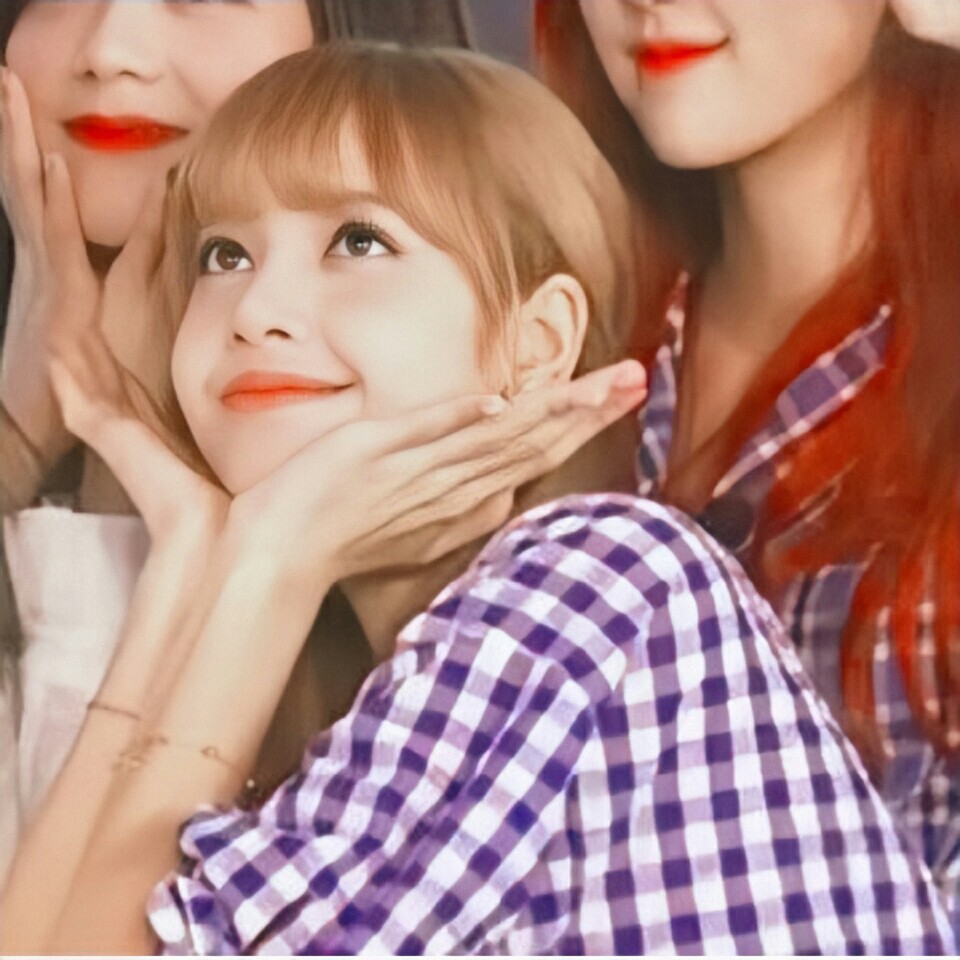 二改cr江烟
二传cr林汐言
Jennie×Jisoo×Lisa×Rosé
blackpink团头