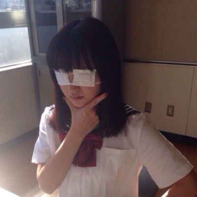 四月电车，除了春天和可爱都禁止入内