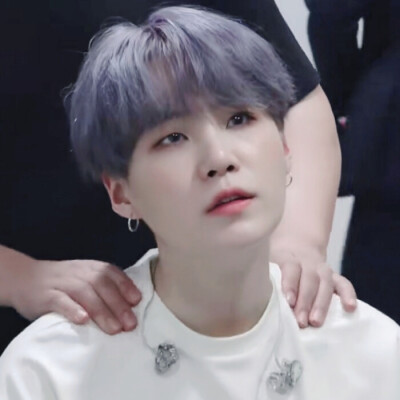 -ᴬ ᵐᵃⁿ ʷʰᵒ ˡᵒᵛᵉˢ ᵇᵘᵗ ᵈᵒᵉˢ ⁿᵒᵗ ᵍᵉᵗ ⁱᵗ.
/BTS/闵玧其/
原截 沈仙仙
闵松川奈_