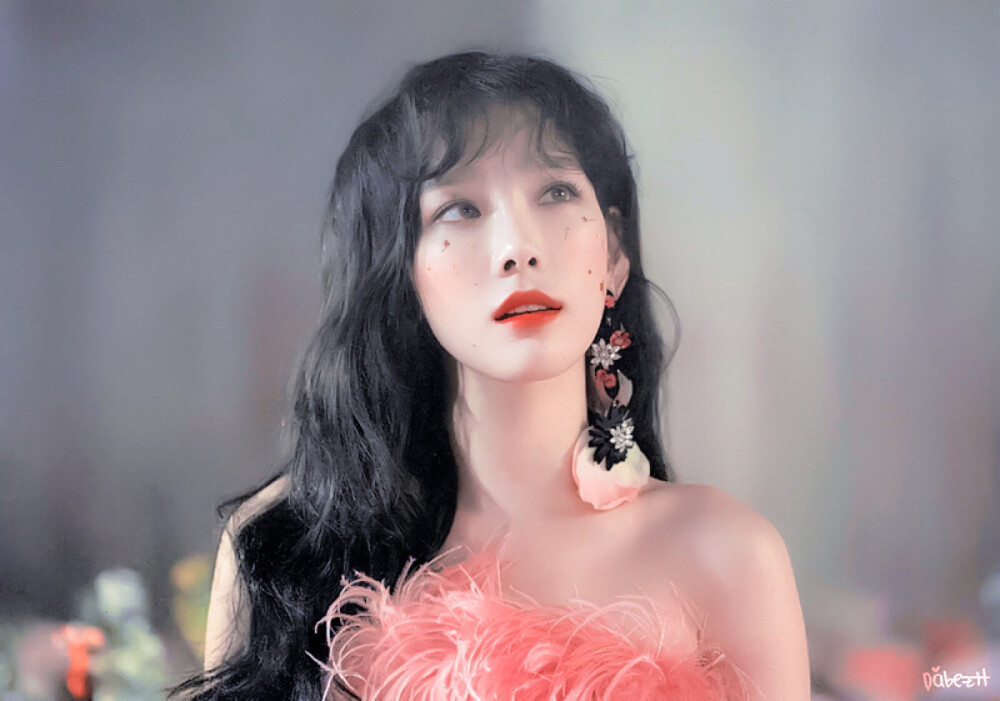 泰妍《make me love you》精修壁纸,图源微博,侵删(抱图时间过久忘了