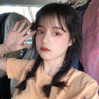 女