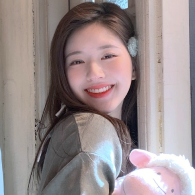 女