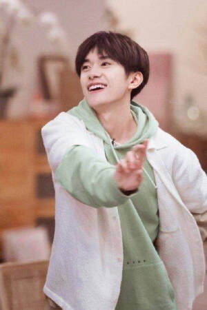 爱豆  易烊千玺  易生玺爱  千纸鹤