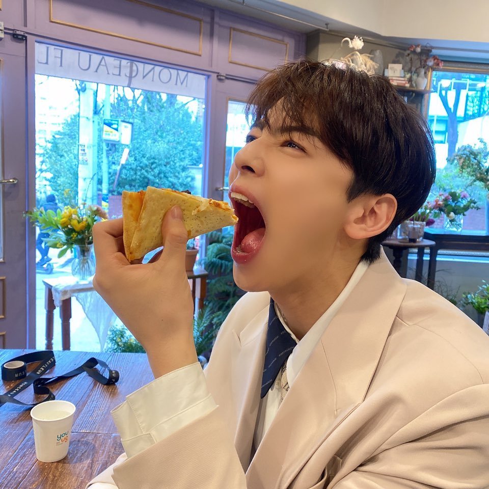 脸蛋天才车银优♡