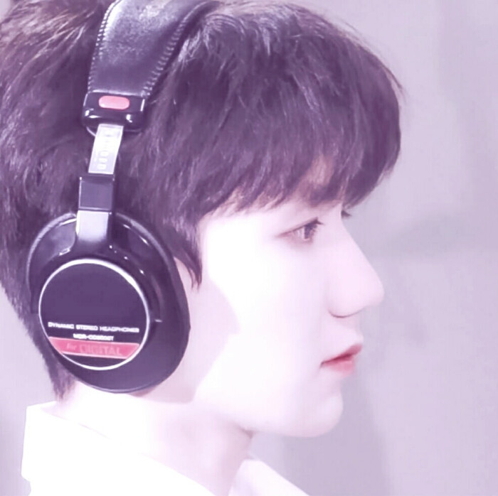 水本无愁，因风起皱，山本无忧，因海白头