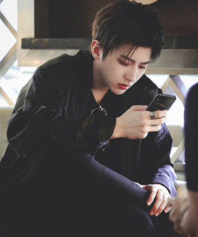 真正喜欢过的人，再看一眼还是会沦陷