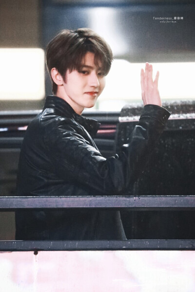 真正喜欢过的人，再看一眼还是会沦陷