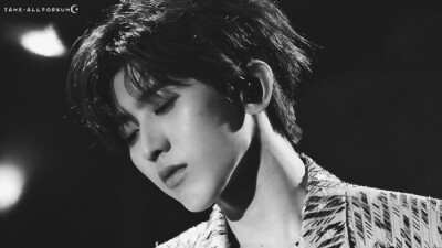 真正喜欢过的人，再看一眼还是会沦陷