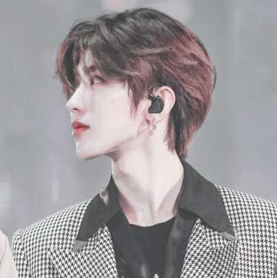 真正喜欢过的人，再看一眼还是会沦陷