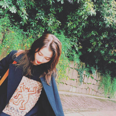 把烦心事丢掉腾出地方装鲜花