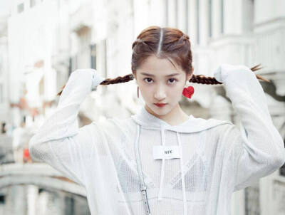 把烦心事丢掉腾出地方装鲜花