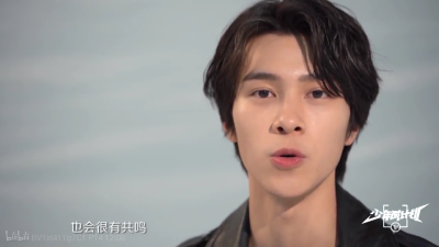 威神v黄冠亨hendery