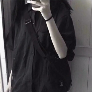 黑色系部位女头姜然