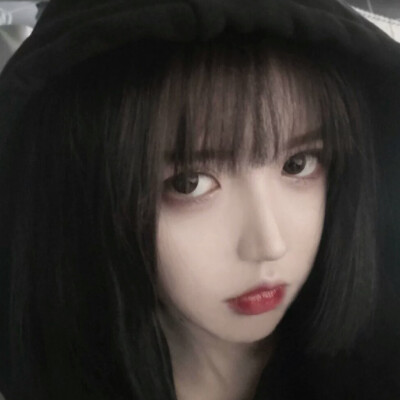 短发女头^二传注明苏苒