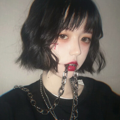 短发女头^二传注明苏苒