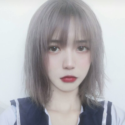 短发女头^二传注明苏苒