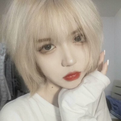 短发女头^二传注明苏苒